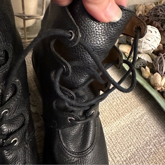 Unisa Black leather women’s lace up ankle boots, size 8 1/2 made in Brazil - Picture 11 of 15